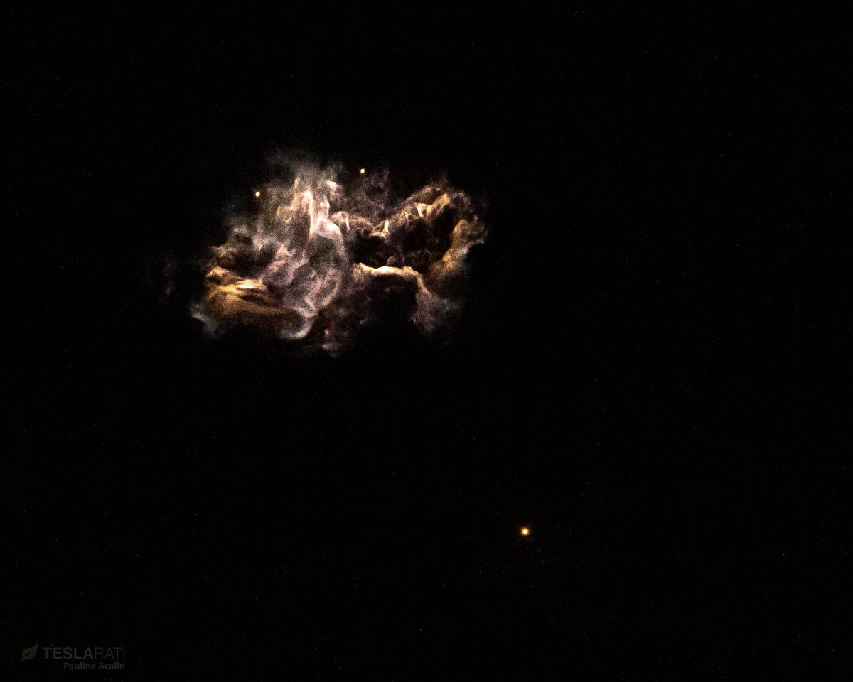 w00ki33's tweet photo. Super unexpected to see the stage separation nebula tonight. That was awesome! #spacex #falconheavy #STP2 https://t.co/1TDobXKQgF