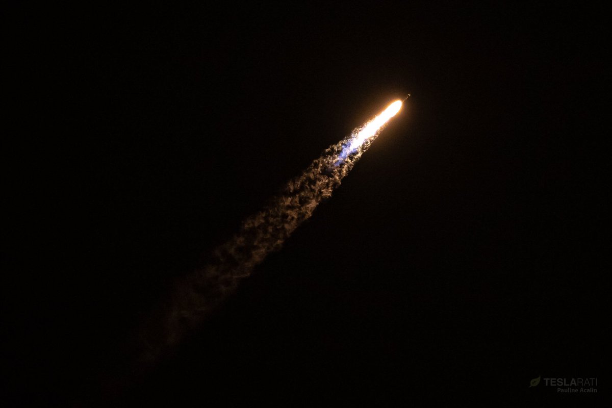 w00ki33's tweet photo. Super unexpected to see the stage separation nebula tonight. That was awesome! #spacex #falconheavy #STP2 https://t.co/1TDobXKQgF