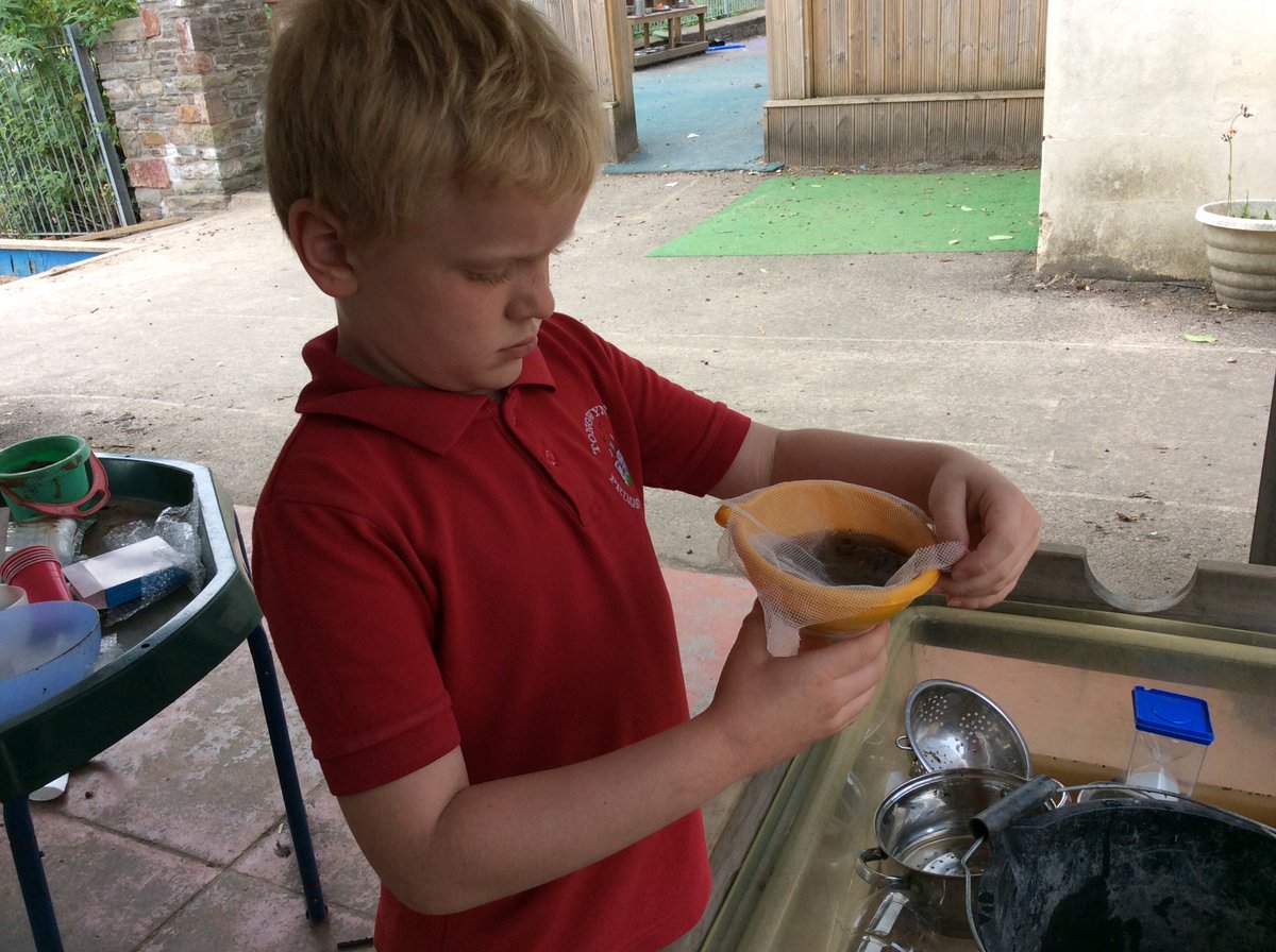 ClassCamelot's tweet photo. Some great science and engineering through the context of Practical Action's Ditch the Dirt water filtration activity 💦 💦 https://t.co/KY7XDKyOSE