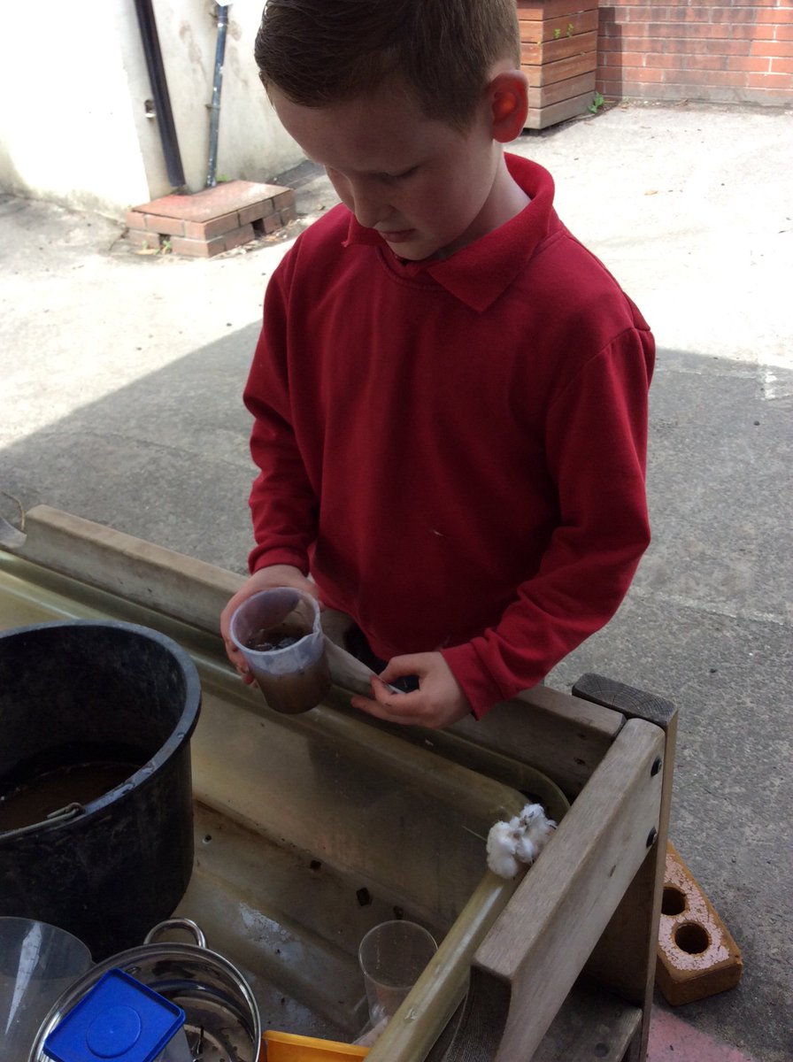 ClassCamelot's tweet photo. Some great science and engineering through the context of Practical Action's Ditch the Dirt water filtration activity 💦 💦 https://t.co/KY7XDKyOSE