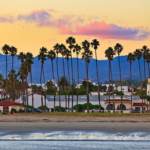sabandaviajes's tweet image. Santa Bárbara. Sus paisajes parecen una obra de arte!!😍😍🇺🇸🇺🇸 #california #rivieraamericana #redtile #countycourthouse #downtownwaterfront #brophybros #oldmissionsantabarbara #eastbeach #westbeach #statestreet #elpaseo #laarcada #jardinbotanico #visitsantabarbara #visitusa