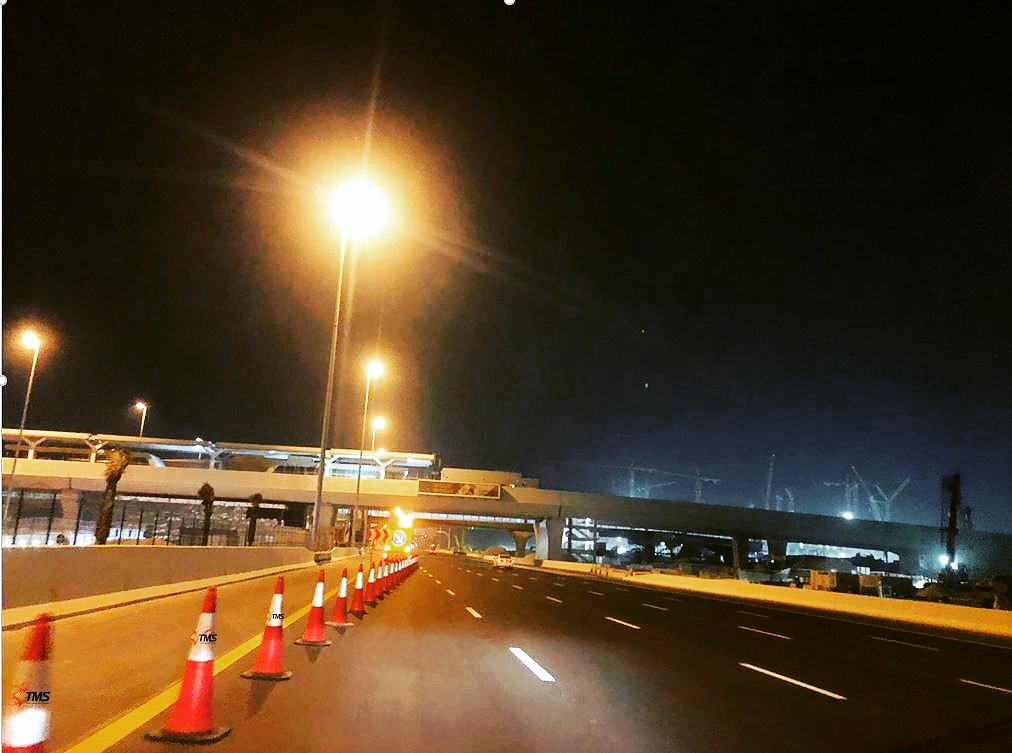 TMS_Qatar's tweet photo. #TMSQatarworks
#TMAatwork🚧🚦#Laneclosure
#SimplifyingRoadSafety🛑🚥and
#TrafficManagement🚏🚛 🛣️ https://t.co/2lCXvuVZdf