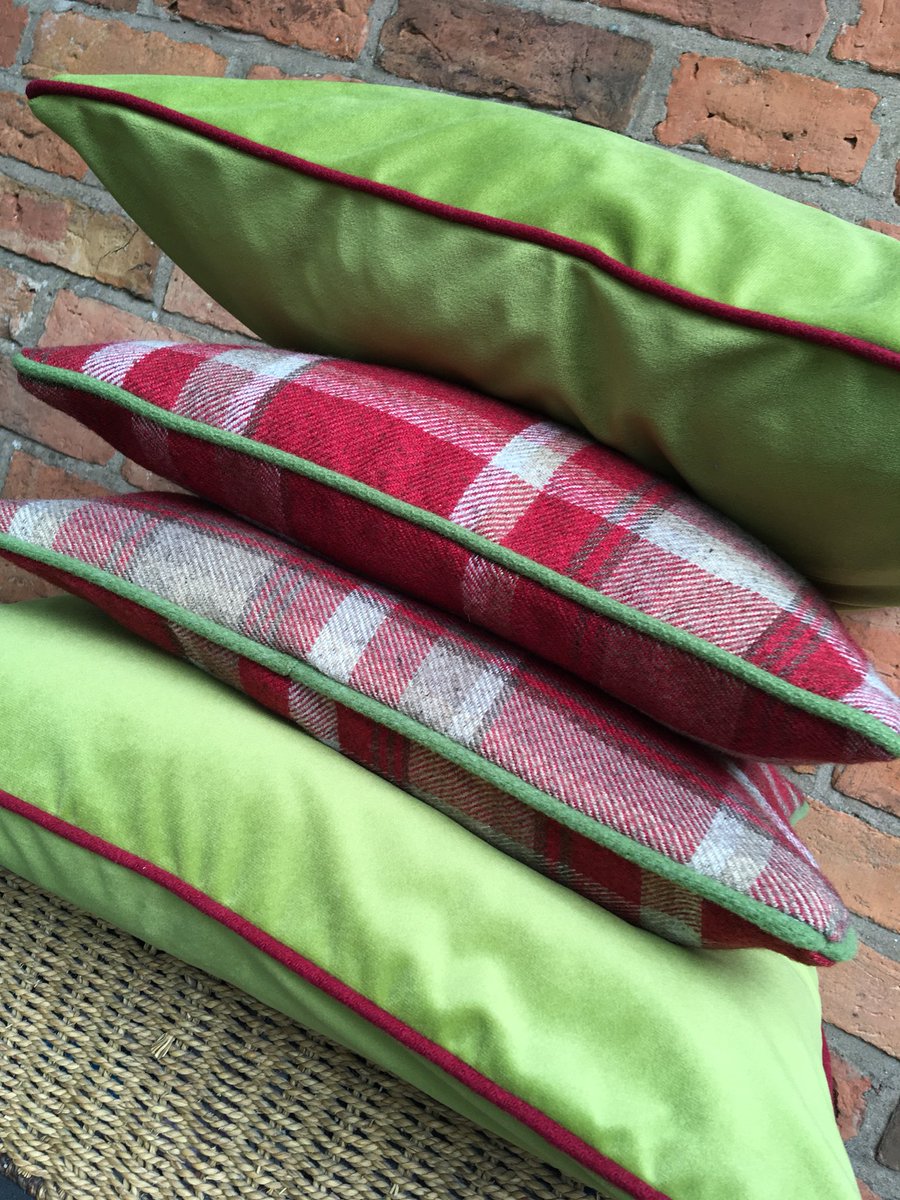 TheTartanFox's tweet photo. 💚❤️Red &amp; Green❤️💚 Not only do I design and make animal/pet cushions, I can also make plain piped cushions to compliment them. https://t.co/Z3V2H3CZnh