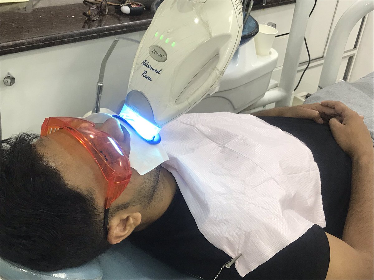 priti_lamba's tweet photo. Teeth whitening in action with the help of Zoom! Get whiter and brighter smiles in a single session! #dentistinchembur #dentalclinicchembur #philipszoomwhitening #teethwhitening #zoombleaching #smilemakeover #dentistnearme https://t.co/hKFJLk015V https://t.co/qu7KJp65e8