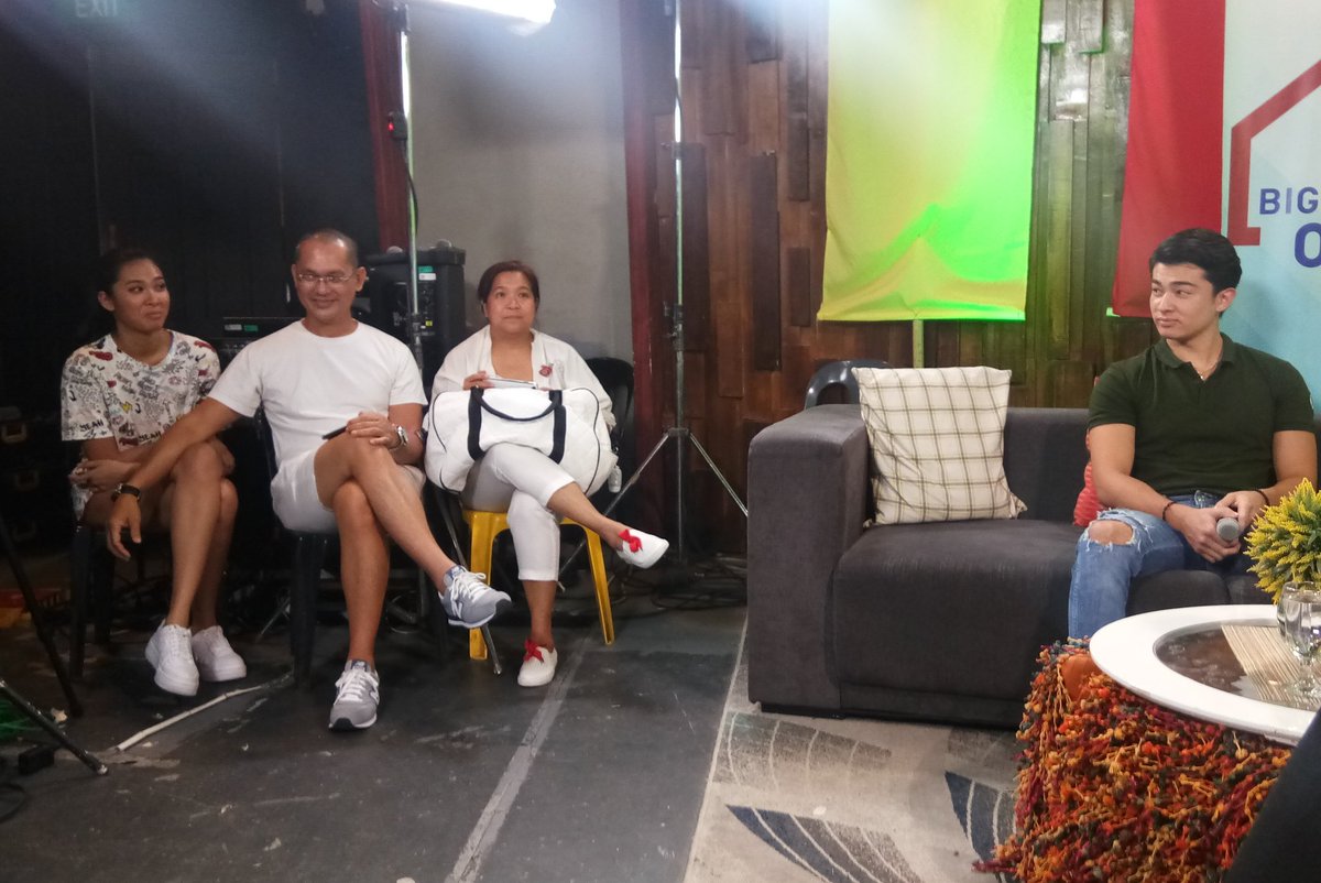 caraleighx's tweet photo. such a lovely family :) 

ANDREndingLove ForLAYF
@itsdredesu | @louyanong https://t.co/oUQ5c6QV5S