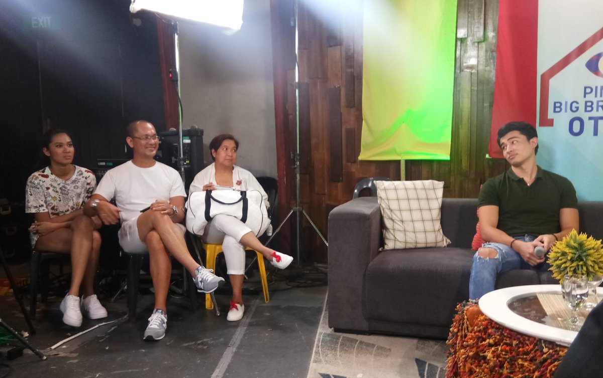 caraleighx's tweet photo. such a lovely family :) 

ANDREndingLove ForLAYF
@itsdredesu | @louyanong https://t.co/oUQ5c6QV5S