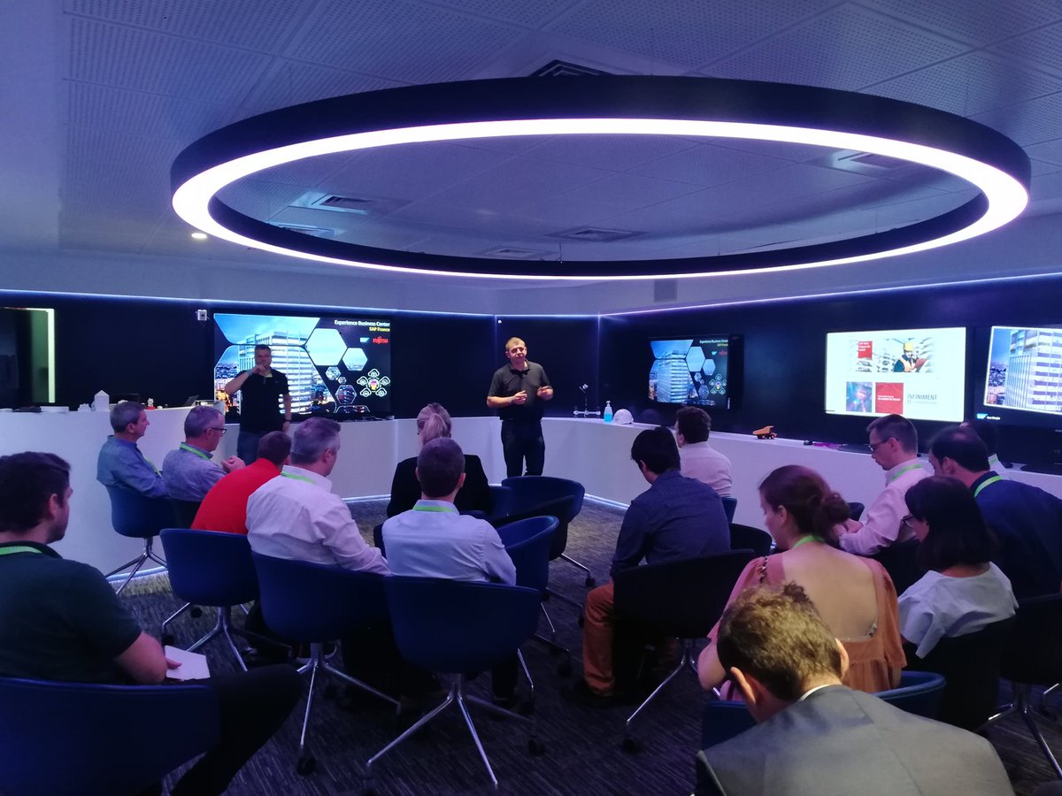 Matinale #IA dans le centre d'expérience <a href="/SAP/">SAP</a>. Nous parlons #innovation, #smartmanufacturing, #IOT #Automation #chabtot