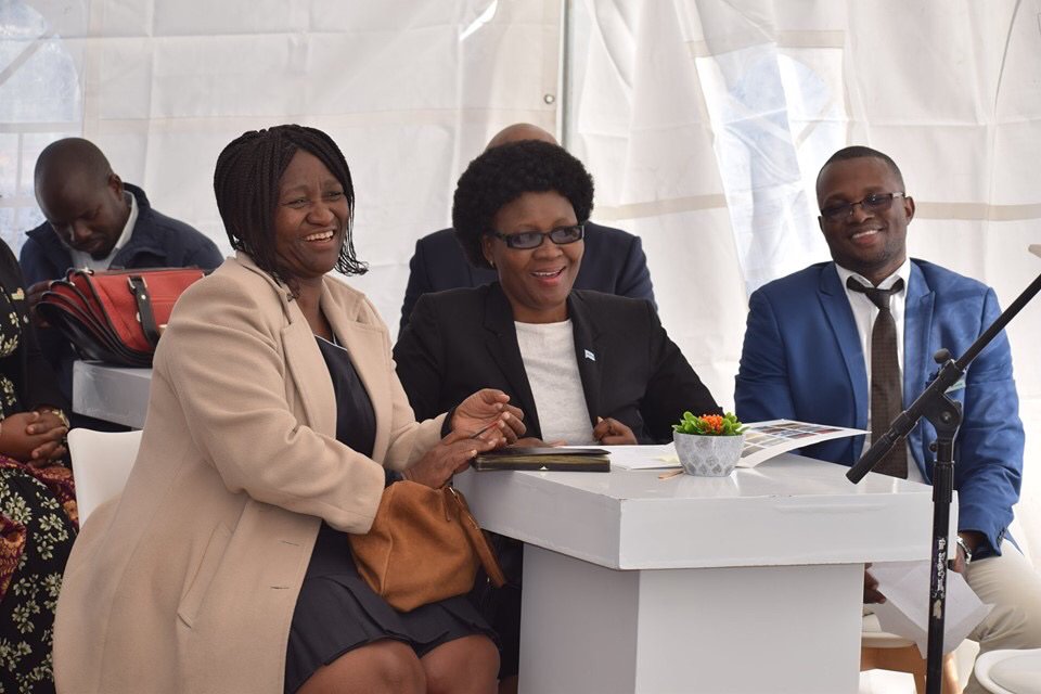 BogoloKenewendo's tweet photo. In addition, all locally made products will be package and branded locally. The ads, graphics and package material will all be #BWmade . Get intouch with Shoprite to find out how you can become a contracted farmer, DIA can also facilitate. #BuyBW #Progress https://t.co/g0aXEQbPtf