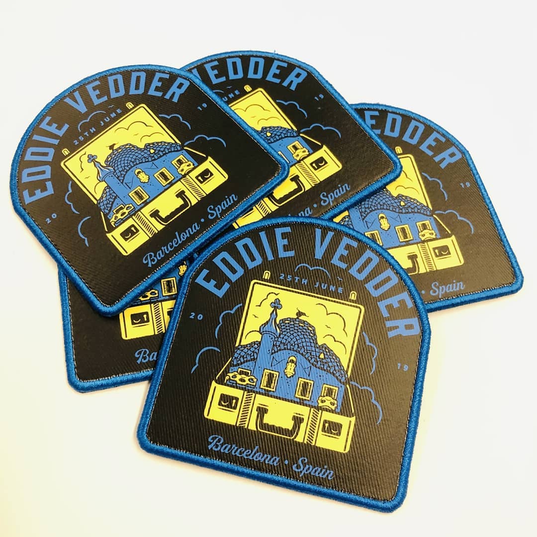 demetriosns's tweet photo. "@mrtsurt - Eddie Vedder event poster by @paiheme for June 25.2019 in Barcelona. I always love working with new artists and I had been waiting to do something with Paiheme.
#EddieVedder #eveurope #evmerch #TSURT #screenprint #gigposter " https://t.co/rJzXCXltJh https://t.co/ntBoIsPGEG