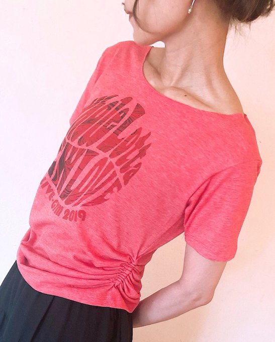ハンドメイドtシャツの作り方を大公開 肩出しリメイク方法も紹介 ハンドメイド Sumica スミカ 毎日が素敵になるアイデアが見つかる オトナの女性ライフスタイル情報サイト
