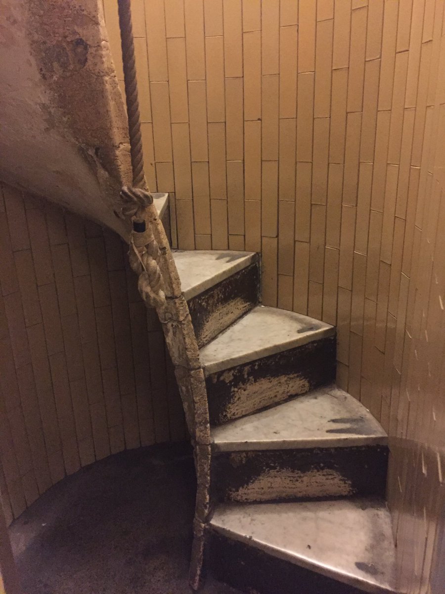 InOlivers's tweet photo. Creepiest part is the circular stairway that has a rope to hang on to nest the top. https://t.co/Hxr3o3gAtr