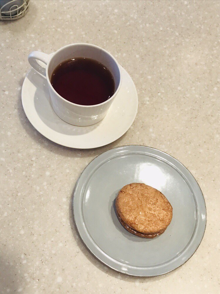 K718Bunny's tweet photo. 今日はダックワーズを教わりました。いろいろ勉強になった！やっぱり本だけじゃわからない事あるよね〜〜 https://t.co/qxq3n0XtmJ