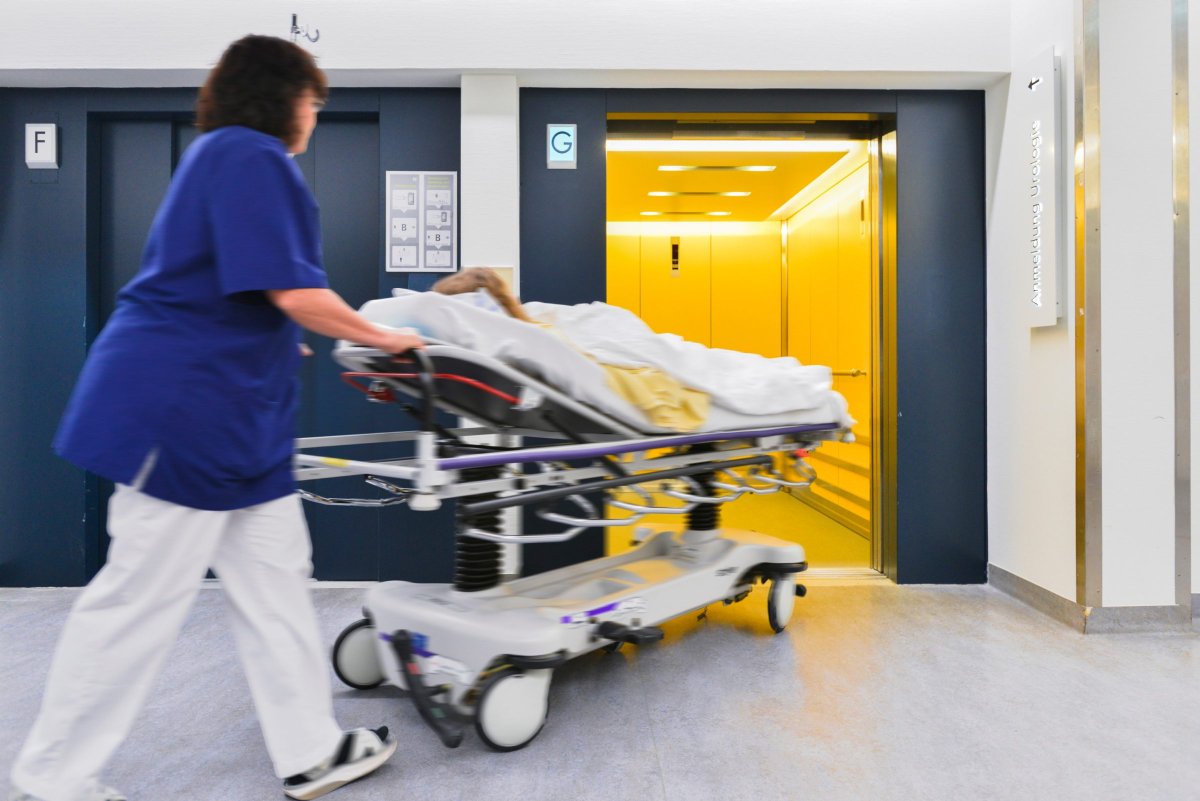 Codourey's tweet photo. Spitäler und Prozesse. #LeanHealthcare auf allen Ebenen. Beispiel @KantonsspitalSG mit Aufzugsprojekt 2017 bis 2024 und 38 Aufzügen @schindlergroup. Referenz: https://t.co/rUwOpvPefU samt Herausforderung Zielgruppen #Kommunikation #healthcarecommunication #hospitals #Nudge https://t.co/oXSGcLzzh6