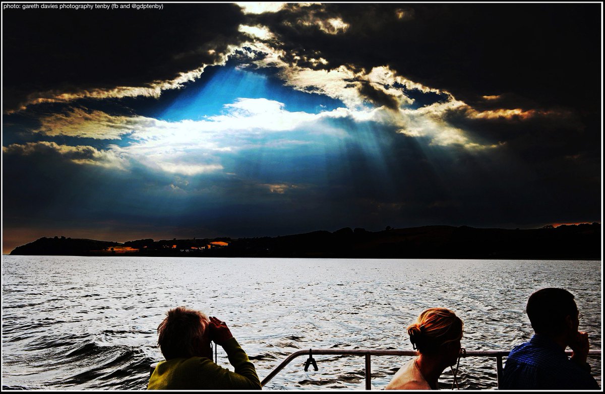 after the towy or tywi
lifted gently high
to meet a sky
of a thousand rays
and llansteffan lit up like a candled lamp
*River Towy to Llansteffan Wales
<a href="/ItsYourWales/">It's Your Wales</a> @LivingSeasWales <a href="/Discovercarms/">Carmarthenshire</a> <a href="/visitwales/">Visit Wales 🏴󠁧󠁢󠁷󠁬󠁳󠁿</a> @ruthwignall <a href="/kelseyredmore/">Kelsey Redmore</a> <a href="/WalesCentre/">Pembrokeshire, where else🤷🏻‍♂️</a>