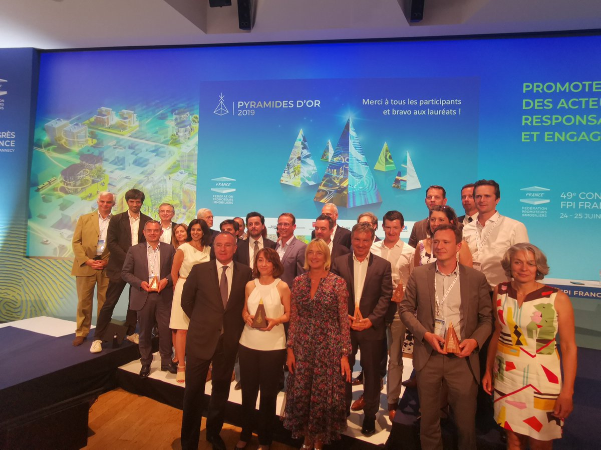 GroupeLaunay's tweet photo. ÉVÉNEMENT !
Lors de la cérémonie des #PyramidesdOr2019 à Annecy, organisée par @fpi_fr, le Groupe Launay a remporté la Pyramide d'Or de l'#InnovationIndustrielle pour le programme #UTOPIA à #Bruz ! 🏆🙌😁
https://t.co/S29BS4hsiw https://t.co/KjK1JIRlnW