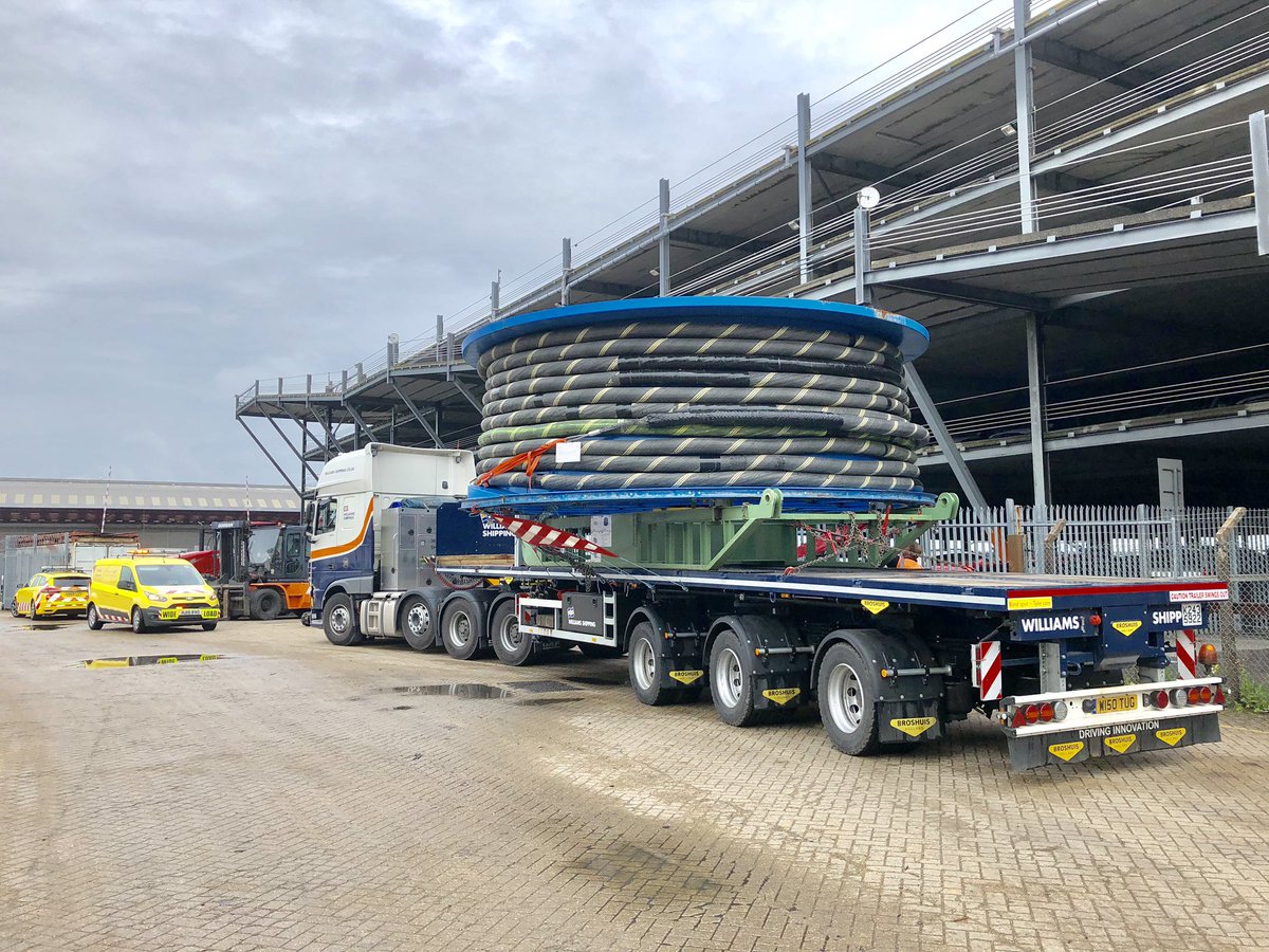 abnormal_loads's tweet photo. 6 meter #WideLoad with @WillShipping this morning moving across Hampshire. #AbnormalLoad https://t.co/ueJhWnBOsP