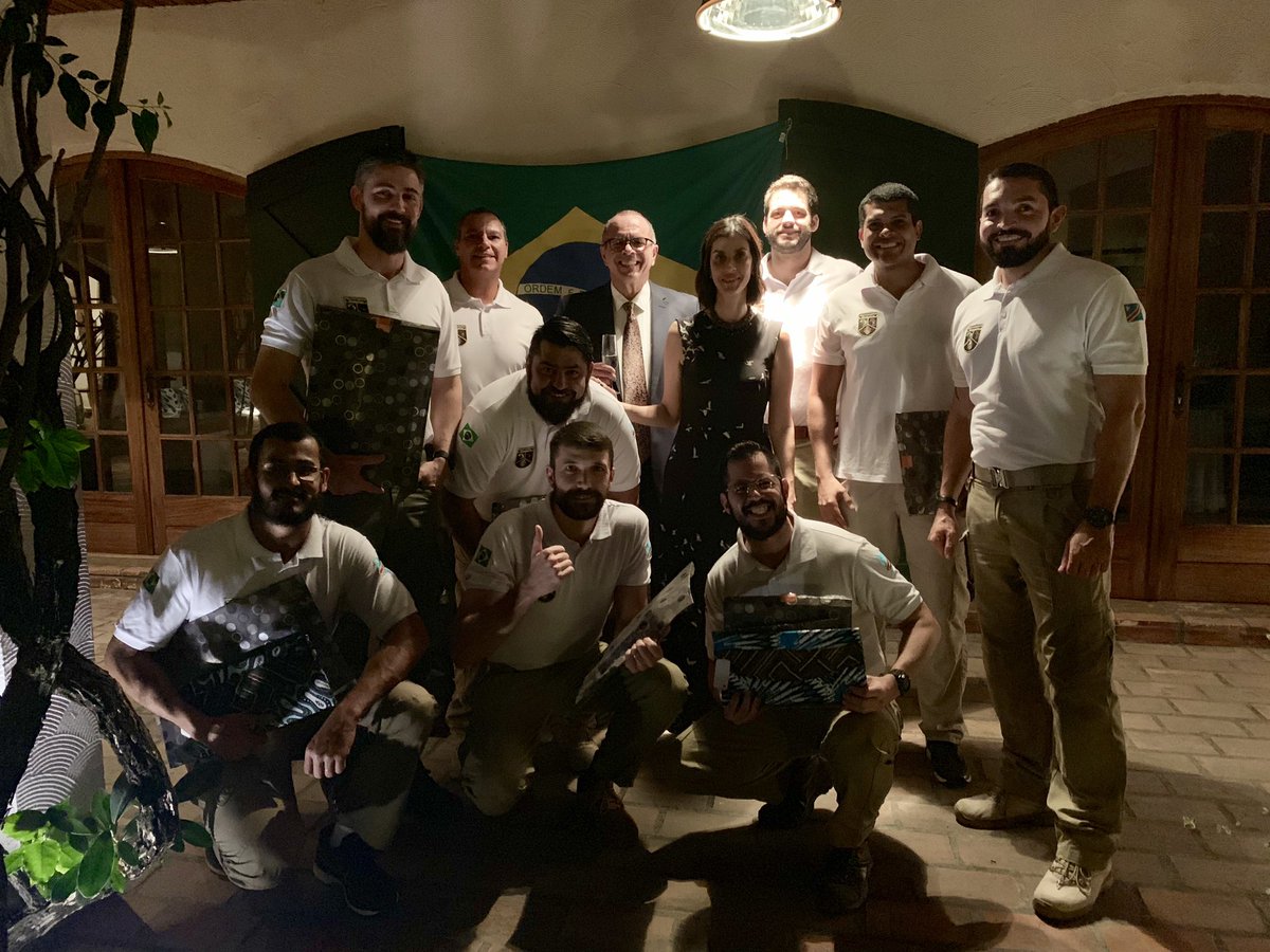 BresilRdc's tweet photo. Hier soir l’ambassadeur du Brésil et Mme. Arlinda Santos ont organisé une réception pour dire au revoir aux membres du détachement militaire Diamant XVI, qui quittent la RDC cette semaine. La nouvelle équipe du détachement Diamant XVII a déjà pris ses fonctions à l’ambassade. https://t.co/Ew3mfLARxh