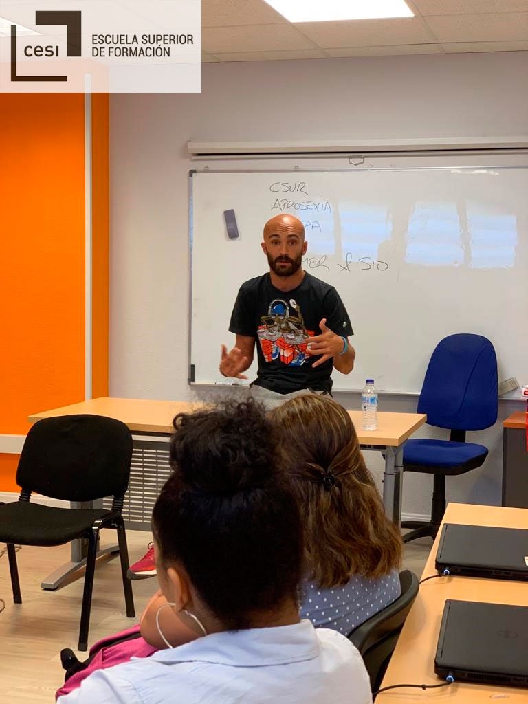 El viernes vino a visitarnos a nuestras aulas @drvdaydreamers, figura de peso en la #integración de la #DiversidadFuncional en el #deporte.
Enriquecedora vivencia para nuestros alumnos del CP Promoción e intervención socieducativa.
📺youtube.com/watch?v=7dBPqq…
#FormarParaTransformar