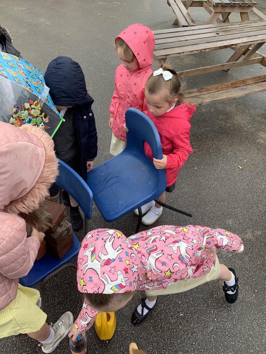 CCMPrimary's tweet photo. Out in the rain in year 1 today for our @MathsNoProblem lesson - comparing mass #collaboration #HeavyOrLight https://t.co/He5jbCFrBg