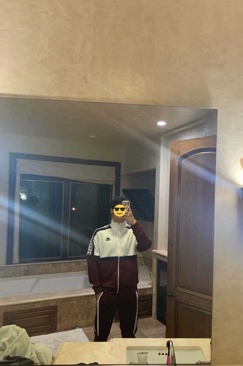 팬싸인회 때 전달받은 생일선물 감사합니다 다들 너무 감사하고 더 잘 하겠습니다!