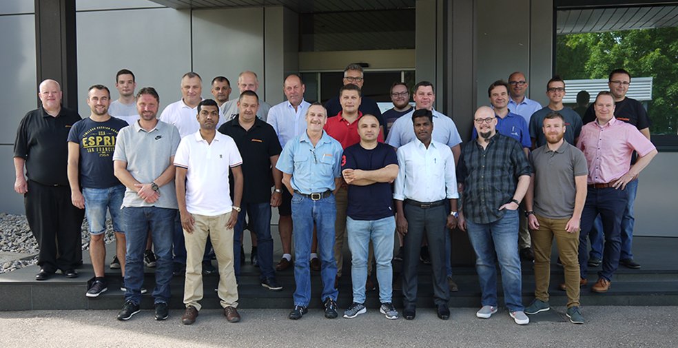 Service-Gipfel bei #elumatec! Wir begrüßen diese Woche Service-Kollegen aus aller Welt am Headquarter zu Schulungen, Workshops und Erfahrungsaustausch zur nahezu gesamten Produktpalette an elumatec-Steuerungssystemen durch unsere Servicecenter- und Konstruktions-Experten.