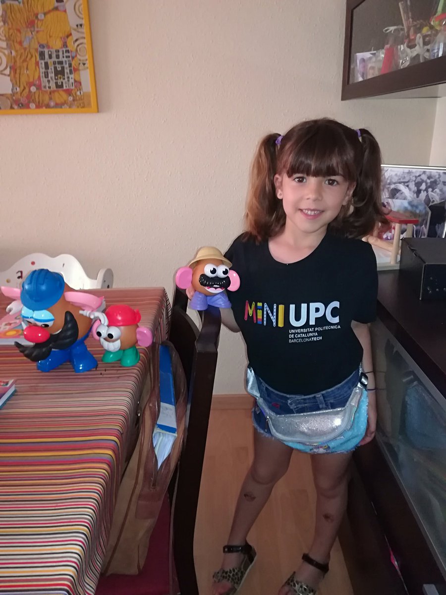bbenitezj's tweet photo. #miniupc del #campusbaixllobregat  @BibliotecaCBL @UPCLlobregat Marina i els seus potatos https://t.co/AX57UgZar8