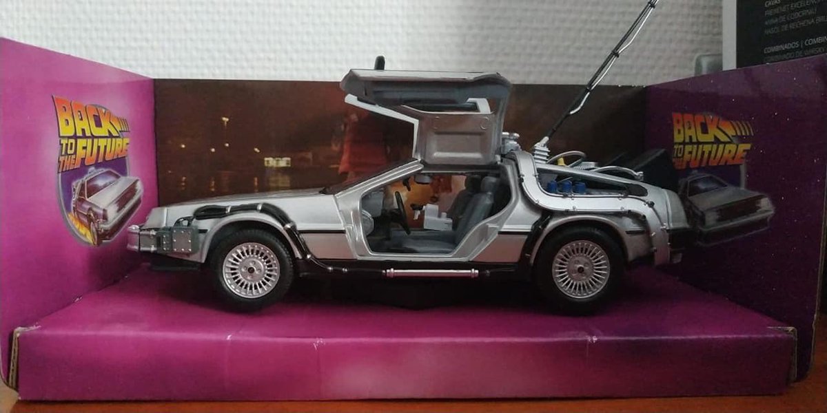 frikipolis's tweet photo. La noche de bodas de los amigos de Isaac y Tania empezó con unos regalos inesperados y muy #frikis ¡me encanta! #backtothefuture #regresoalfuturo #delorean #jackskellington #pesadillaantesdenavidad #funko #nightbeforechristmas https://t.co/LPkE1bgUoK
