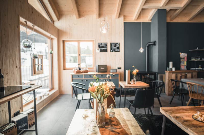 _hotelstyle's tweet photo. https://t.co/9OpwZ3yPMl…/der-stall-als-entertainment-kuhh…
#entertainment ist eine Form der Aufmerksamkeit dem Gast gegenüber. Das #Kuhhotel in #salzburg bietet mit seinem „#Stalltreiben“ ein Hotel mit #Bistro. #Materialmix und reduzierte #Möbel wurden bei dem Umbau eingesetzt https://t.co/jZd3QHaXnQ