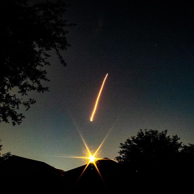 Iamdavidgibbons's tweet photo. I forgot about the launch tonight. I was scrambling to get out the door to get a shot of it and see the falcon rocket go up. I did manage to grab this shot with a 30 second exposure! .
.
.
.
.
#spacex #spacexlaunch #falconheavyrocket #outerspace #rocket … https://t.co/b2qFr92QxC https://t.co/W2wEWK8Tzx