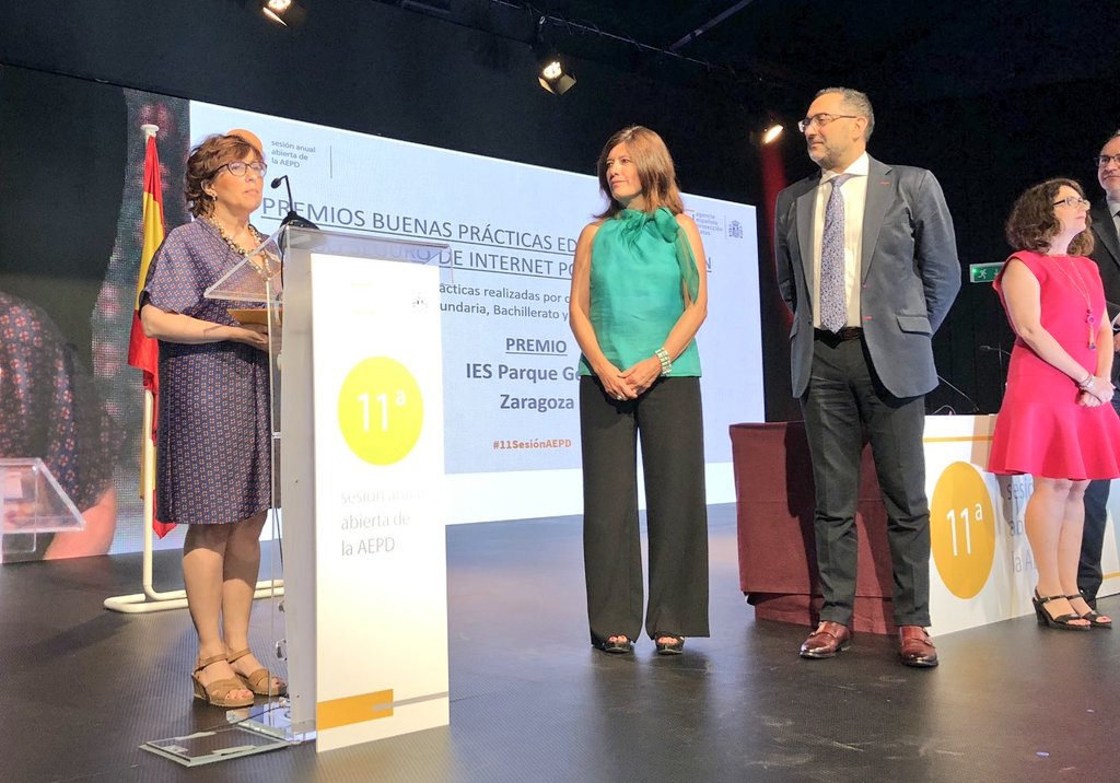 IESCLARACR's tweet photo. Como IES Parque Goya recibimos el premio Buenas Prácticas Educativas de la @AEPD_es por nuestro programa #Ciberayudantes
Gracias al trabajo de nuestro Equipo de Convivencia y a @jesusprigo por vuestro trabajo https://t.co/JGtfZTsDoW