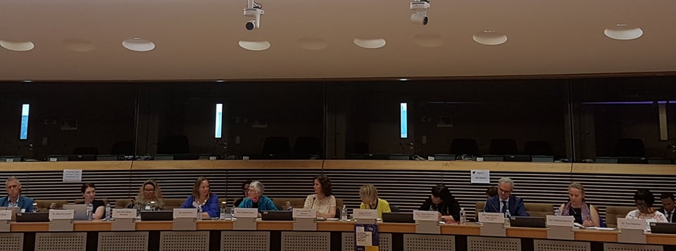 GeorgianaEpure's tweet image. 1/6 The perks of being a Blue Book Trainee: 5 years after I read Bananas, Beaches and Bases, I&apos;m in the same room with Cynthia Enloe, listening to her passionate talk about the importance and difficulty of gender analysis. 
Here&apos;s her starter kit on doing #genderanalysis: #EU4WPS