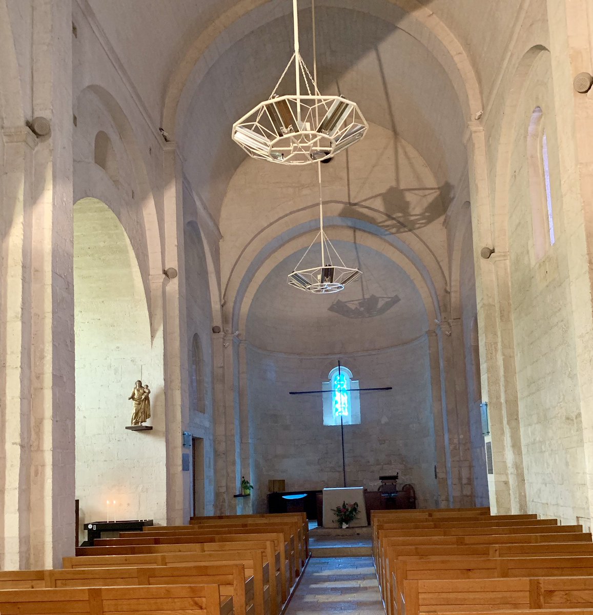 SRosRouart's tweet photo. Profiter du frais #castelnaulelez en visitant l’eglise romane #XIIe siècle consacrée à #saintJean-Baptiste, pour contempler la touche finale de l'édifice, vitraux du peintre #FrançoisRouan et mobilier de l'architecte designer #JeaMichelWilmotte @frankriester @CrtOccitanie https://t.co/2OT5rquWtQ