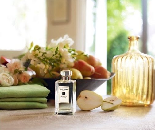 Запах по английски. Jo Malone Pear and Freesia. Jo Malone English Pear and Freesia. Jo English Pear & Freesia. Духи Джо Малон фрезия.