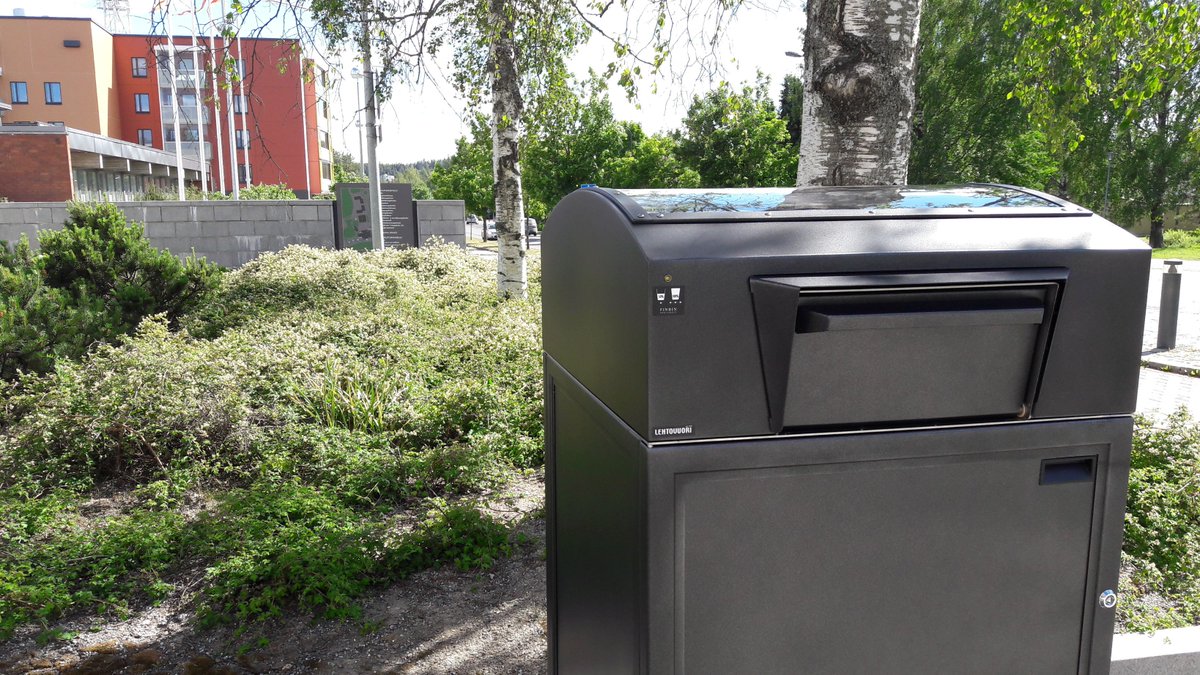 YLOkaupunki's tweet photo. Älykästä ja ympäristöystävällistä. Olemme hankkineet Räikän alueelle kaksi uutta tehokasta ”älyroskista”, jotka toimivat aurinkoenergialla, puristavat jätemateriaalin ja ovat etäluettavia #Ylöjärvi #Räikkä #jätehuolto #CitySolar #Lehtovuori https://t.co/5VH8ksLmZE