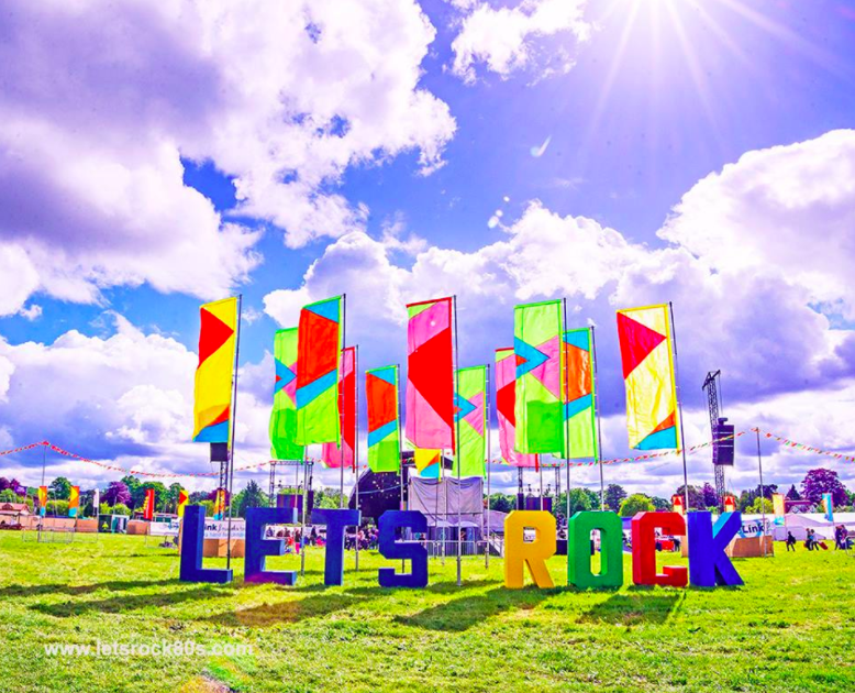 Powderham Castle tweet media