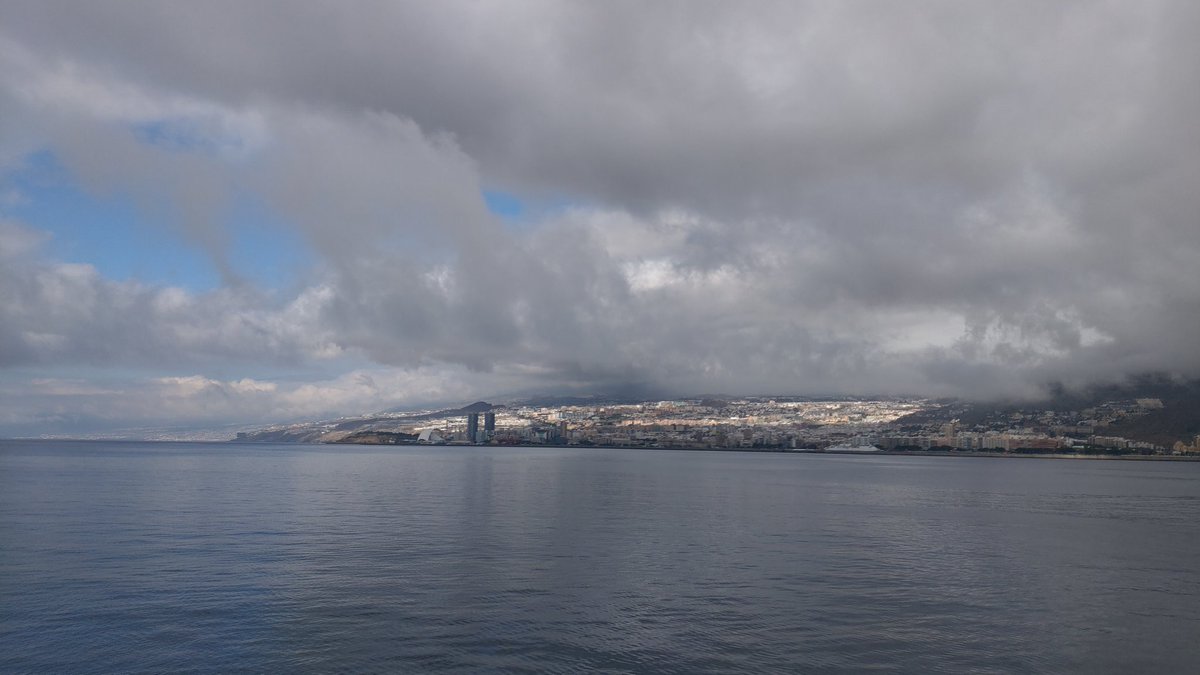 feluuko's tweet photo. Saliendo de Santa Cruz de Tenerife @MeteoRTVC @FOexpress @eldia @Meteoralia @meteotenerife @Efemeridesmeteo https://t.co/VUVs3RTUKj