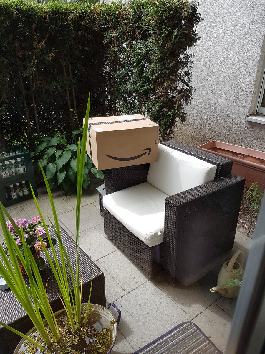 00MiMoMi00's tweet photo. Ich habe vor 8 Tagen entbunden. Amazon hat ungefragt ein schweres Paket für einen Nachbarn auf meine Terasse gestellt. Geht's noch!!!! Ich stille hier und es wird auch ungefragt in meine Privatsphäre eingedrungen.  @amazonDE Sowas von asozial.#amazon #wochenbett #amazonprime https://t.co/cHqSj6IDjf