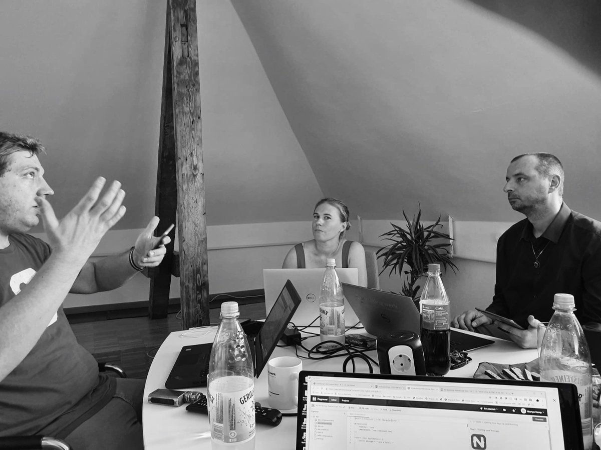 Consultingwerk's tweet photo. Danke Julian Steiner für den interessanten NativeScript/Kinvey Workshop gestern in unserem Office! #progresssoftware #kinvey #consultingwerk https://t.co/t0wYdSTfZa