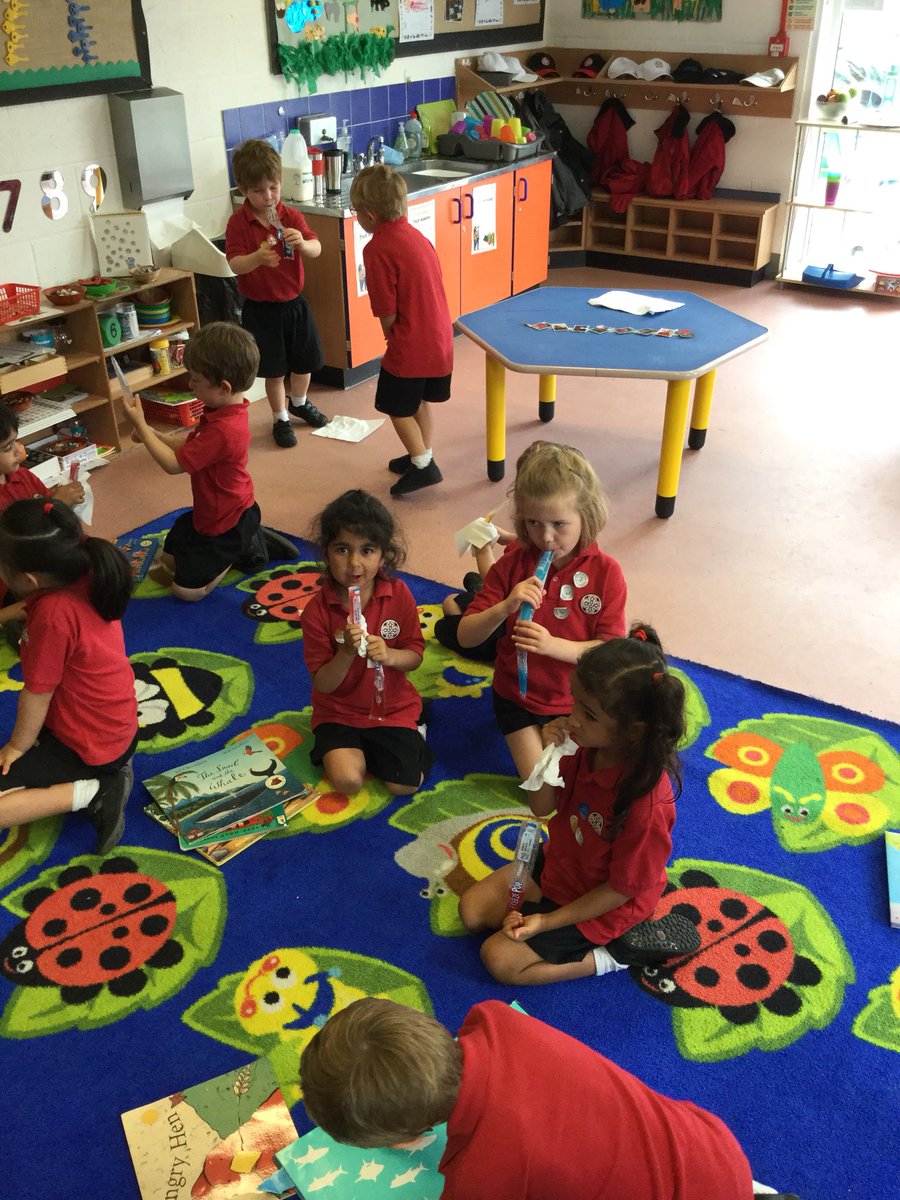 BGS_LowerSch's tweet photo. Enjoying our reward for an excellent sports day! #BGS_nursery #BGS_EYFS #BGS_athletics #Sportsday #Reward #IcePoles https://t.co/WpUkDzX3TK