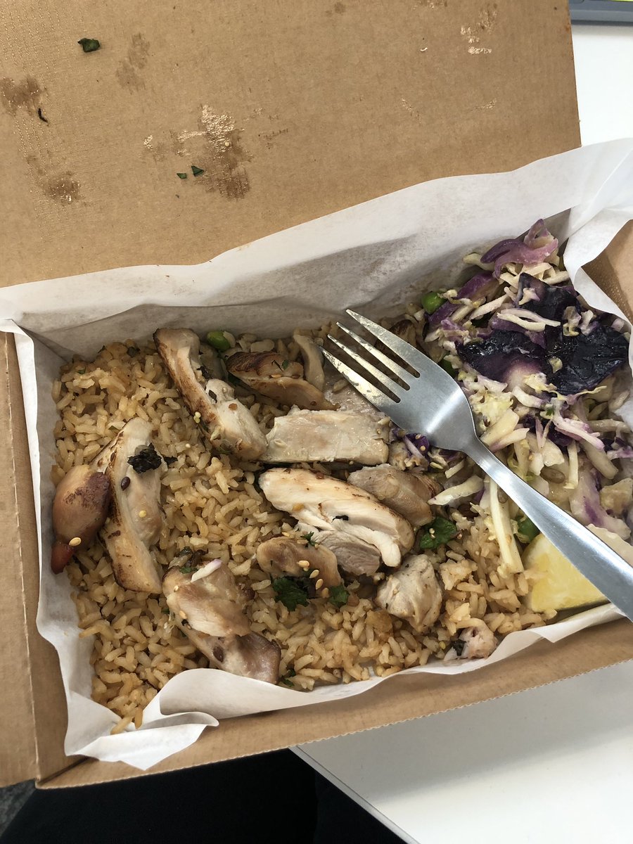 kitchd_'s tweet photo. @leonrestaurants aioli chicken isn’t aioli chicken without the aioli 😭 at least I won’t smell like garlic 😂 #gutted think it’s been sat waiting too... all my rice is stuck together https://t.co/D5iWJbye61