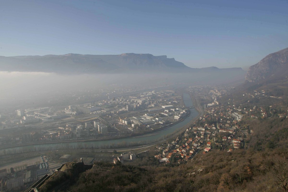 f3Alpes's tweet photo. Canicule et #pollution de l'air : quelles conséquences sur nos fonctions respiratoires ? #Grenoble #Lyon #canicule2019 
https://t.co/dd9mh2NXtF https://t.co/qxpARvUfrC