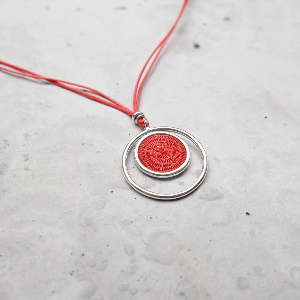 TintsabaCraft's tweet photo. Necklace from our Eclipse Collection. Here in Coral colour 🍁
#tintsaba

#remarkablewomen #masterweavers #swaziland #africa #handmade #fairtrade #ethical #sustainable #sisal #eswatini #necklace #sterlingsilver #silver #eclipse #collection #nickelfree #silversmith https://t.co/QWY31UoCYW