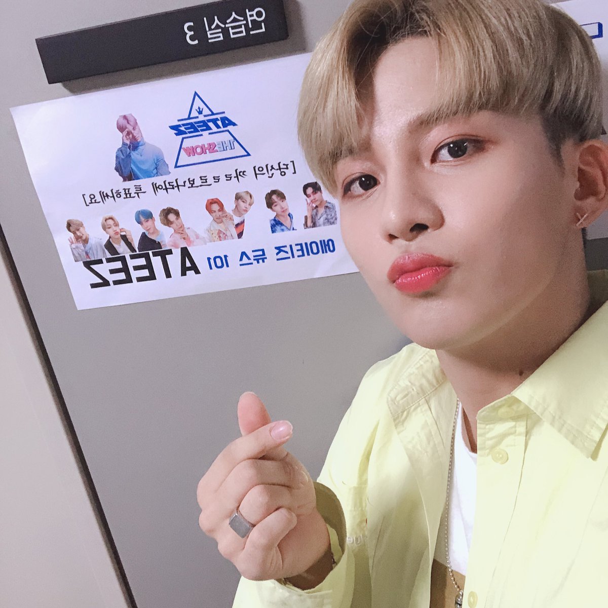 ATEEZofficial's tweet photo. [#종호] 더쇼 제작진분들!! 센스 있는 멘트 감사합니다아아아아🥰 우영이형의 섹시는 까르보나라~~~~~~~???
#ATEEZ #에이티즈 https://t.co/AvdFpkHaZs
