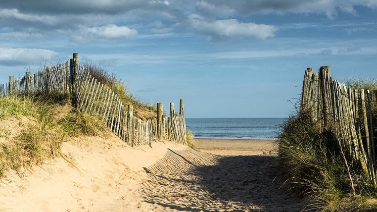 A little bit of daydreaming for a grey Tuesday morning...

<a href="/visitsouthdevon/">Visit South Devon</a> @DawlishBeach 

#beach #summer #sun #holiday #dawlish

grow-media.co.uk/top-stories/su…