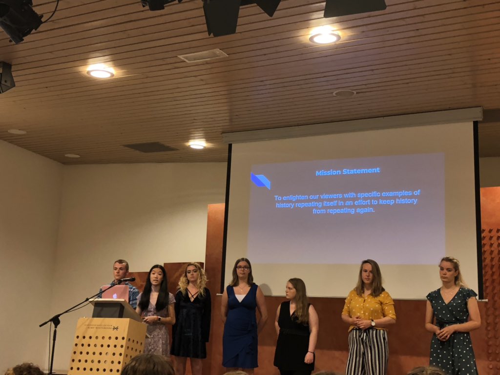 Indrukwekkende  presentaties afsluiting summer school ism herinnerings centrum Kamp Westerbork. 22 studenten van Hanze, Windesheim en studenten uit de VS