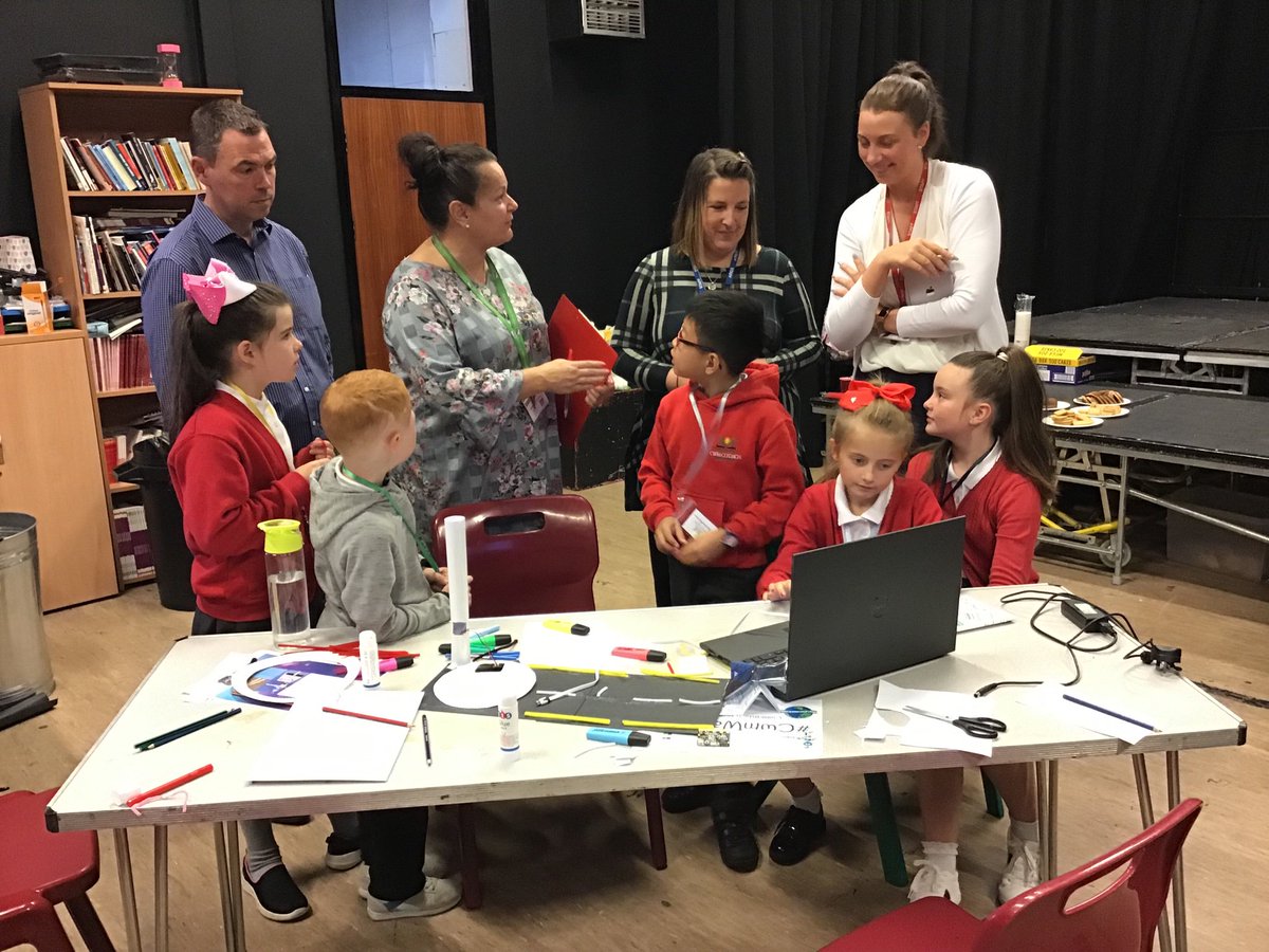 CwmclydachPri's tweet photo. Showing our challenge to the judges! #cwmambitious #cwmcapable #cwmcreative @CSC_DigiLearn https://t.co/o4NW2wW4d3