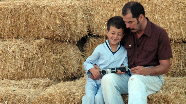 wannamovie's tweet photo. “Bir de şey dedin keşke beni görmeyeydi böyle yatakta... Korkma... Evlatlar babalarını hep hatırlamak istedikleri gibi hatırlarlar.”

Babam ve Oğlum (Çagan Irmak, 2005) https://t.co/kmwF7nHbWx