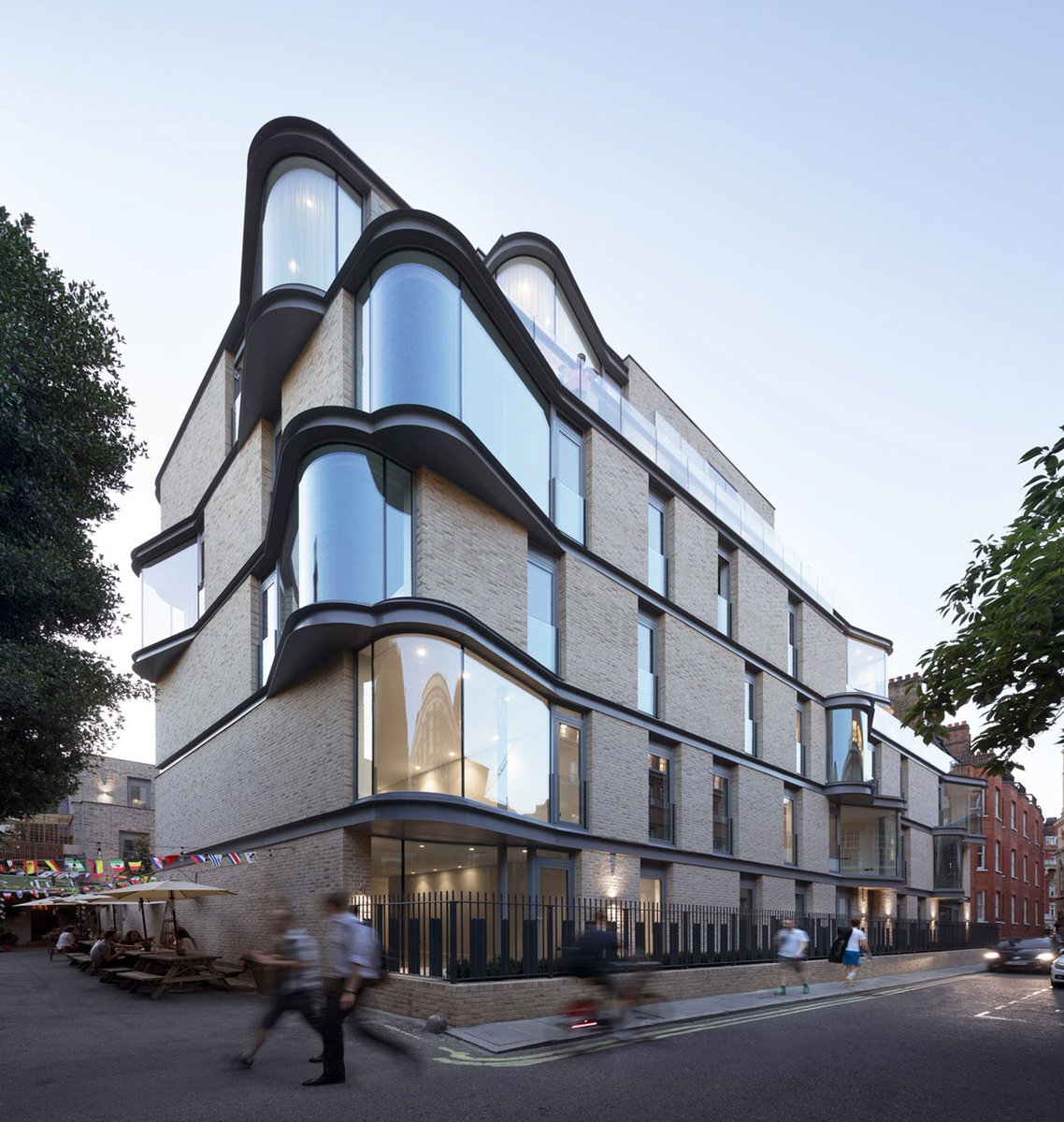 DROO creates London apartment block with dramatic curved window bays: at.dezeen.com/2X5Ioch