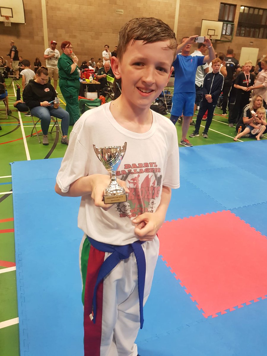 TheDoghouseKB's tweet photo. Well done to all at the Cheshire open on Sunday. First time out for a few of the squad and all did the club extremely proud. Golds or silvers from all who enteted. Plenty of potential being witnessed in the new breed. The future is looking bright  #kickboxing #newbreed https://t.co/dyCHW8t6QG