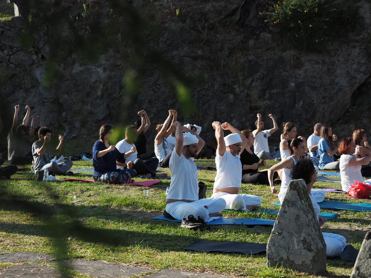 vizhoja's tweet photo. El resultado de una gran jornada de #yoga. 73 personas disfrutando de esta disciplina bajo nuestros pinos manos. ¡Nos vemos el próximo año! 🧘‍♀️🧘‍♂️
@Rituals #VizhojaExperience https://t.co/l1k0Ygaese
